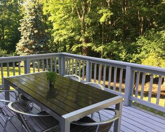 Well laid out 2-bedroom private home in Washington-close to the green and depot - Washington - Balcony