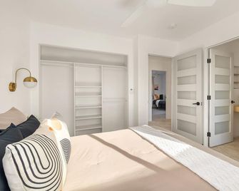 Modern Desert Escape - Fire Pit, Bbq And Design! 3 Bedroom Home by RedAwning - Yucca Valley - Chambre