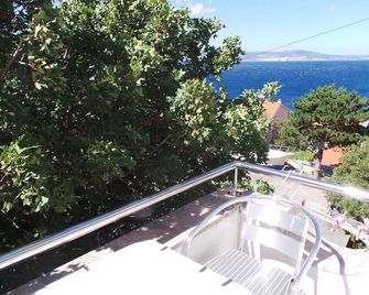 Studio with balcony and sea view near the beach - Klenovica - Balkon