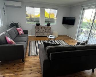 'Braeview' - Cosy, Clean and Quiet - Inverell - Wohnzimmer