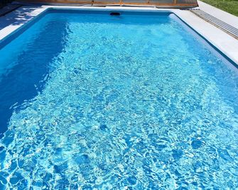 Chez Sandrine - Chambres avec pension ou demi pension - Gray-la-Ville - Piscina