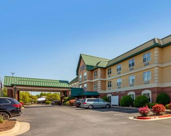 Comfort Inn and Suites Fayetteville-University Area - Fayetteville - Bina