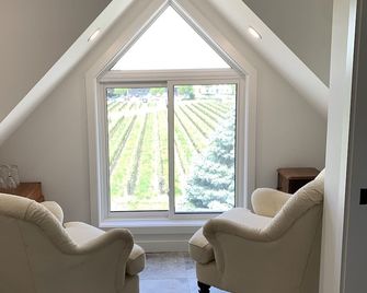 Green Oaks B&B - ניאגרה און-דה-לייק - סלון