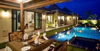 Hillstone Villas Resort Bali - South Kuta - Svømmebasseng