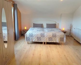 Vacation apartment in a quiet location on the edge of the wall - Bad Wildbad - Schlafzimmer