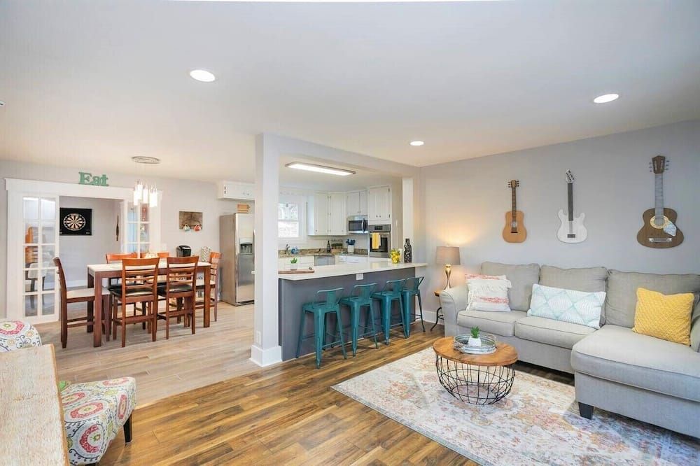 Hot Tub, Game Room and Spacious Outdoor Area - Charming Retreat - ناشفيل (تينيسي) - غرفة معيشة