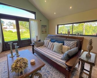 Beautiful Guesthouse on the Banks of the Dordogne River in a Tranquil Setting - Siorac-en-Périgord - Salon