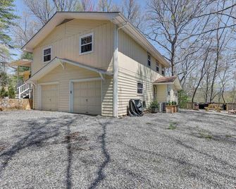 Sweetwater Bluff Home On The Hiawassee with Views! - Hayesville - Edificio