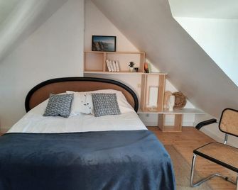 Original Breton fisher's house near the beach by the standing stones. - Erdeven - Bedroom