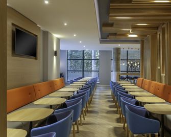 都柏林機場假日快捷酒店 - 都柏林 - 餐廳
