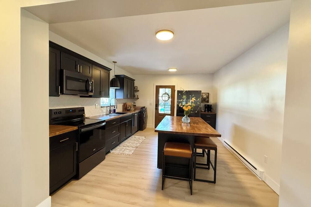 Cozy Oasis Located 15 min from Penn State University