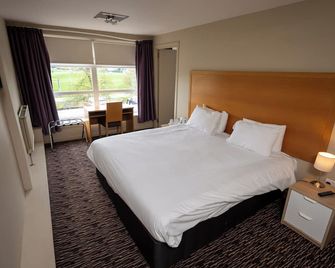 The Titan - Clydebank - Bedroom