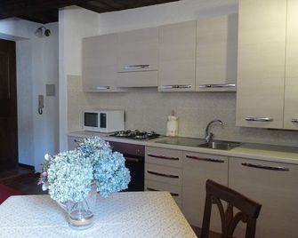Apartment Horta in the heart of Orta San Giulio on Lake Orta with parking - Orta San Giulio - Cucina