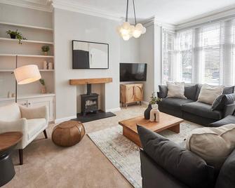 Host & Stay - Roslyn House - Pateley Bridge - Living room