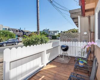 Sweet Little Beach Cottage - Stinson Beach - Balcony