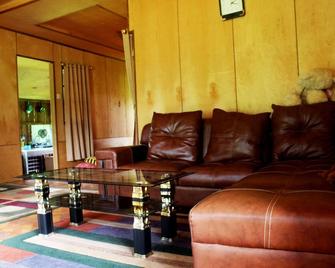 Harau Valley - Entra Lodge - Payakumbuh - Living room