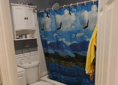 Washington Heights, Private Basement Room! - Milwaukee - Bathroom