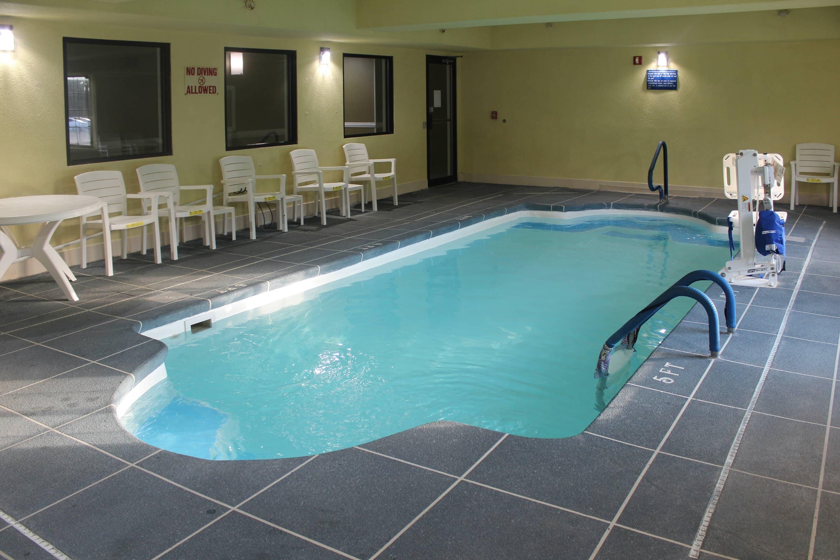Quality Inn North Vernon near Hwy 50 - North Vernon - Басейн