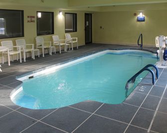 Quality Inn North Vernon near Hwy 50 - North Vernon - Басейн