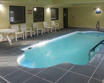 Quality Inn North Vernon near Hwy 50 - North Vernon - Басейн