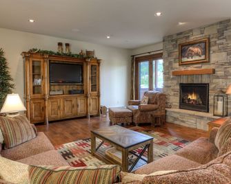 Condo w/private hot tub, fireplace, great views & community gym - Mountain Lake Luxury Lookout - Big Sky - Sala de estar