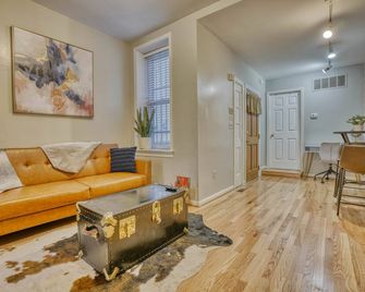 Charming Federal Hill! One Bedroom With Vibes - Baltimore - Sala de estar