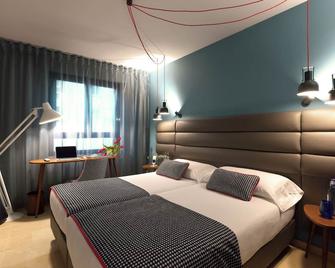 Hotel Pamplona Plaza - Pamplona - Habitación