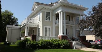 The Decker House Bed & Breakfast - Mason City - Budynek