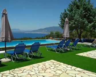 Luxury 5 Bedroom Villa ,private pool ,Air-conditioning. Spectacular Sea Views. - Avia - Piscina