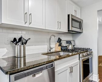2BR Comfort near The Villages | Free Parking - Détroit - Cuisine
