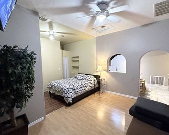 Two Bedroom, One Bathroom Beautiful Home. - Tucson - Bedroom