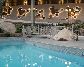 Saskatoon Inn - Saskatoon - Piscina