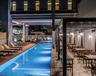 Magnes Hotel - Vólos - Bazén