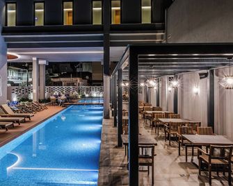Magnes Hotel - וולוס - בריכה