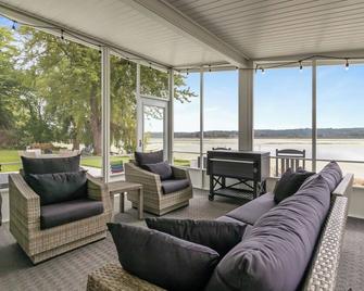 Remodeled Lake Retreat Putting Green, Game Roombar - Green Lake - Balcony