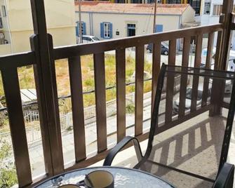 Unique City Center Rooms, 150m from Chabad Lubavitch - Lárnaca - Balcón