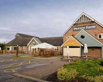 Premier Inn Manchester (Sale) - Sale - Gebouw