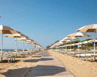 Club del Sole Jesolo Family Resort - Jesolo - Strand