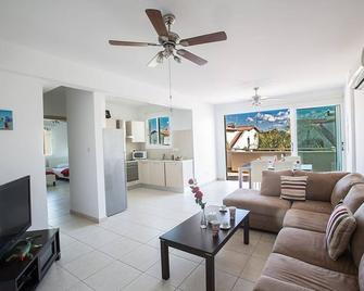 Protaras Holiday Apt. Or102 - 2bdr Apt. Close To Beaches And Amenities - Pernera - Living room