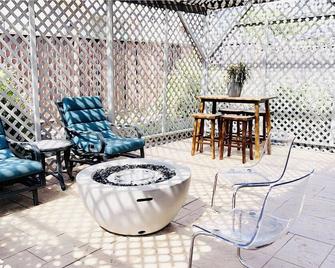 Napa mins away, complimentary breakfast items included-Last minute bookings ok - American Canyon - Patio