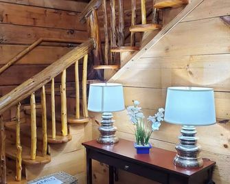 The Outdoor Oasis You Get 560 Attraction Tickets per paid day - Kodak - Escaleras