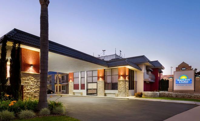 デイズ イン スイーツ アナハイム アット ディズニーランド パークの最安値 11 296 アナハイムの人気ホテルの料金比較 格安予約 Kayak カヤック デイズ イン スイーツ アナハイム アット ディズニーランド パークの最安値 11 296 アナハイムの人気ホテルの料金比較 格安予約 Kayak カヤック