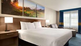 Days Inn & Suites by Wyndham Anaheim At Disneyland Park - Anaheim - Phòng ngủ