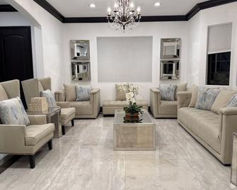 Casa de La Bonita - Santa Clarita - Living room