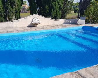 family room near the canal du midi - Homps - Piscina