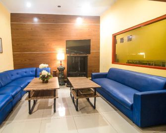 OYO 3104 Wisata Hotel - Ambon - Huiskamer