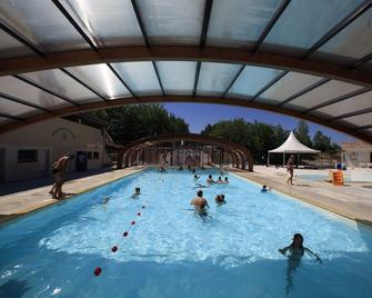 Chalet with seasonal swimming pool near Montauban in holiday residence - Monclar-de-Quercy - Piscine