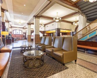 Drury Inn & Suites St. Louis Union Station - Saint Louis - Lobby