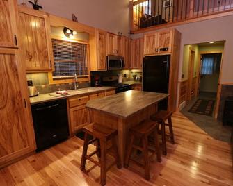 Aug.23-28 Available !! Recent Vacancy/ Cancellation - Baileys Harbor - Kitchen