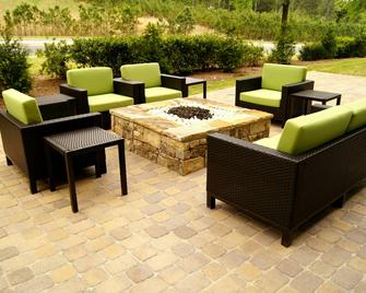 Fairfield Inn & Suites by Marriott Atlanta Cumming/Johns Creek - Cumming - Innenhof